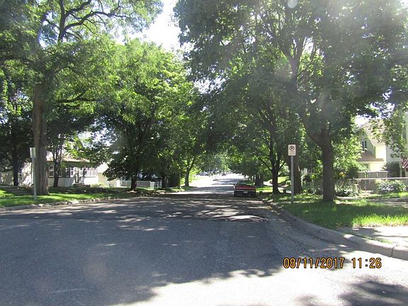 4th image of 711 Hawthorne Ave E