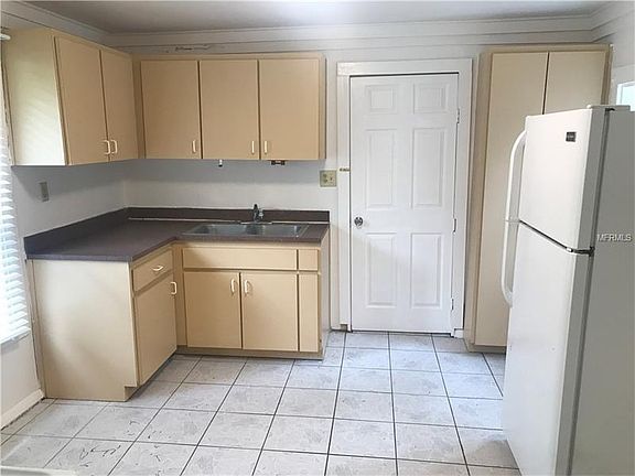 3rd image of 4104 N Ola Ave APT 5