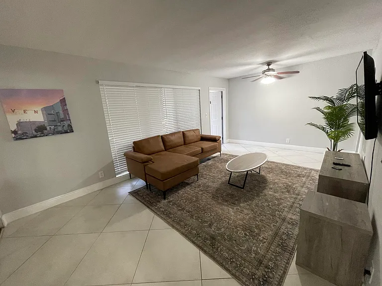 1708 NE 20th Ave #3 — Photo 7