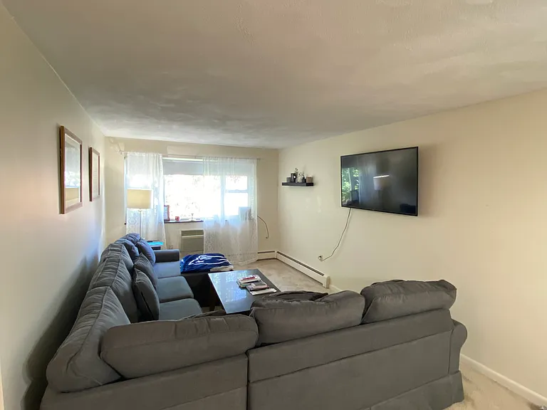 373 Lexington St #2 — Photo 4
