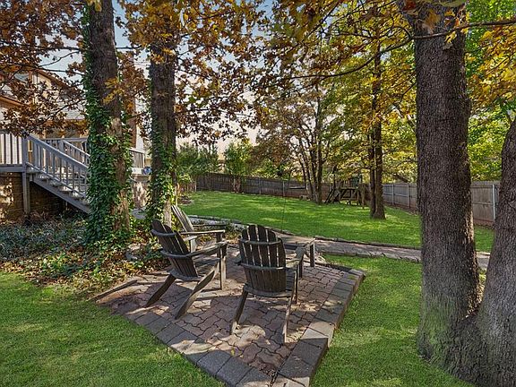 4th image of 1812 Oaks Way