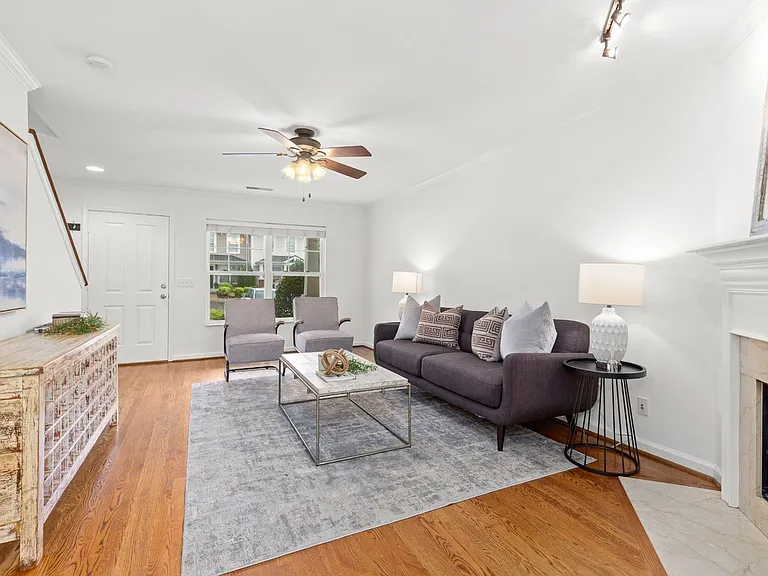 335 Shadow Glen Dr — Photo 3