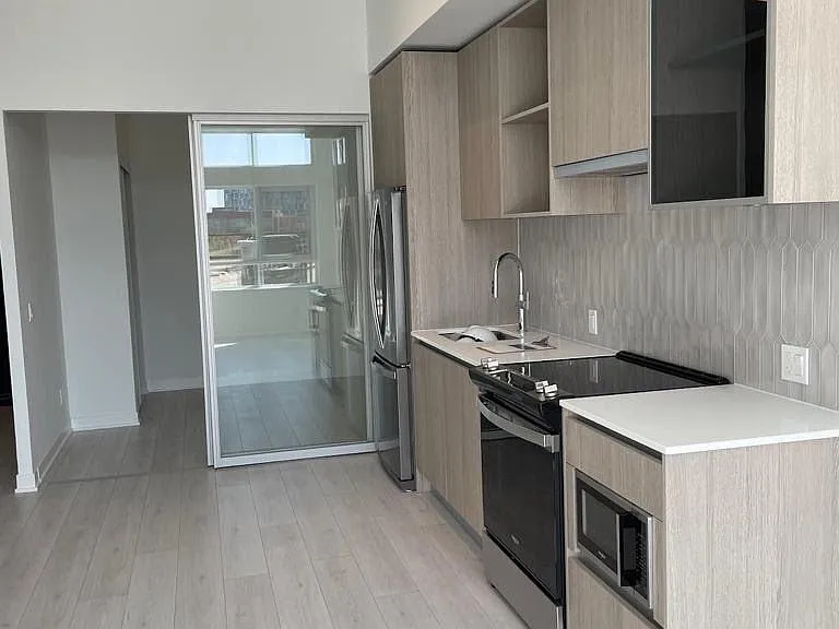 405 Dundas St W #104 — Photo 28