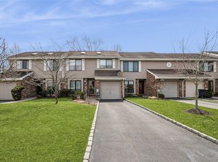 157 Hidden Ponds Circle, Smithtown, NY
