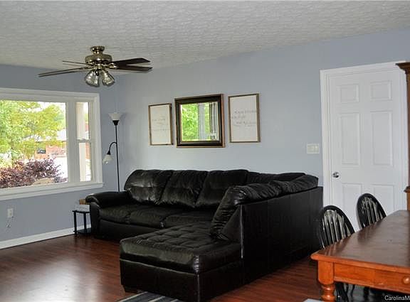 4th image of 241 Meadowood St