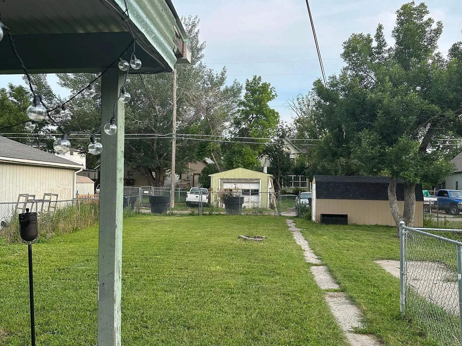 3 bed, 1.5 bath, 1400 sqft, $1,900 — Photo 2