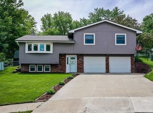1403 Beechwood Cir, Papillion, NE 68133