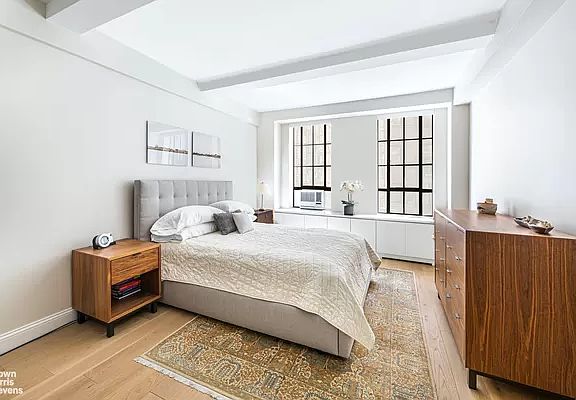 3rd image of 333 W 56th St APT 3N