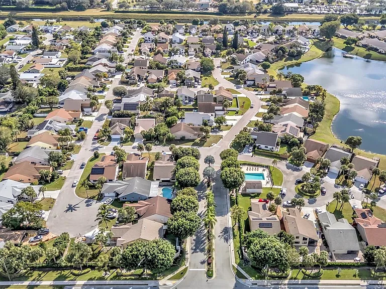 8598 Kimble Way — Photo 39