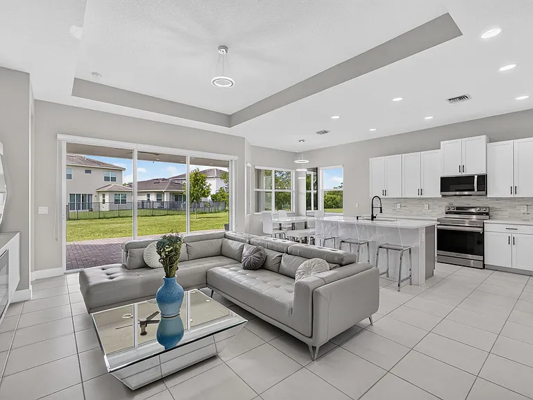 16293 Melogold Dr — Photo 10