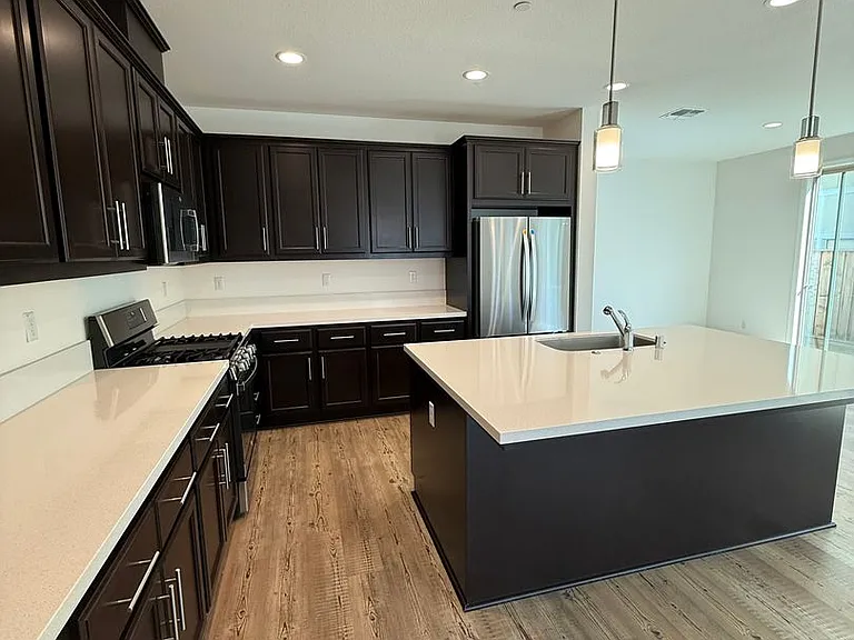 2460 Cinnabar Dr — Photo 9