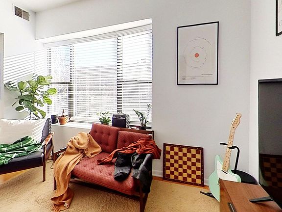 4th image of 3533 N Southport Ave #3E