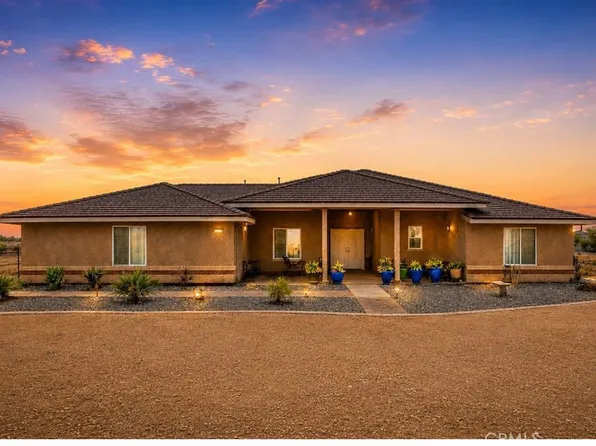 6797 Blue Rose Ln, Oak Hills, CA 92344