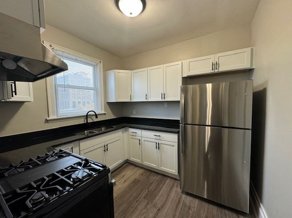 124-125 1/2 E Sibley St #27