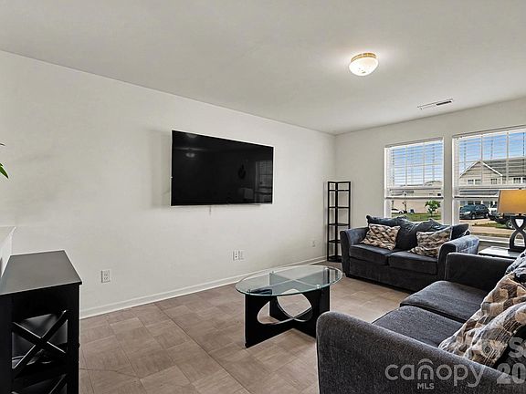 3rd image of 427 Amberly Cir #39