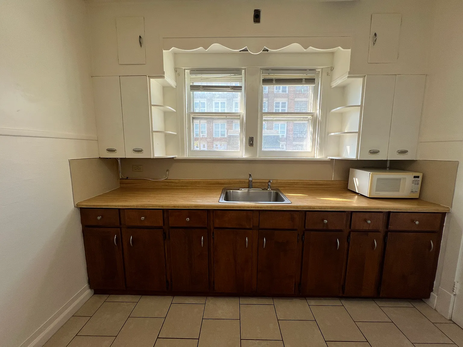 2 bed, $1,400 — Photo 4