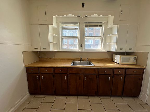 4th image of 2042 Hanover Ave #2
