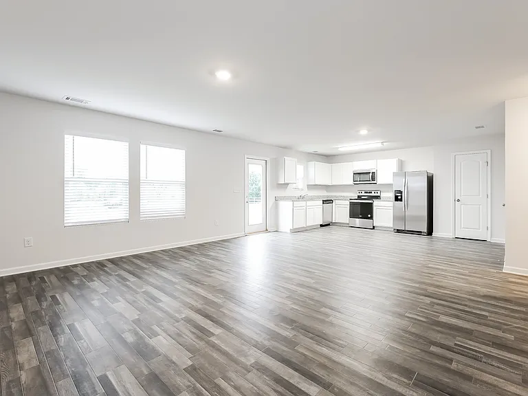 547 Springtime Ln — Photo 2