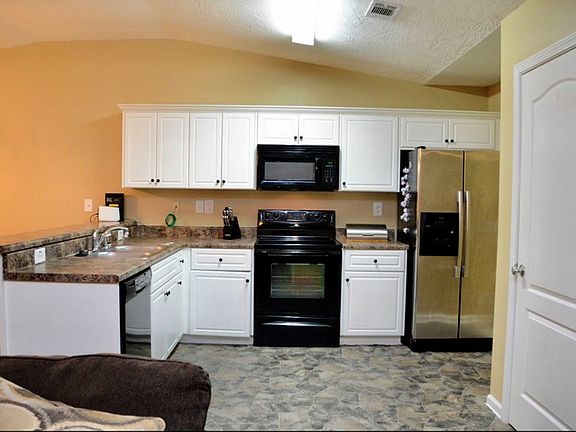 4th image of 148 Fox Haven Dr