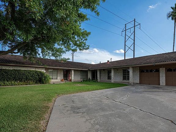 3rd image of 2502 Treasure Hills Blvd #3