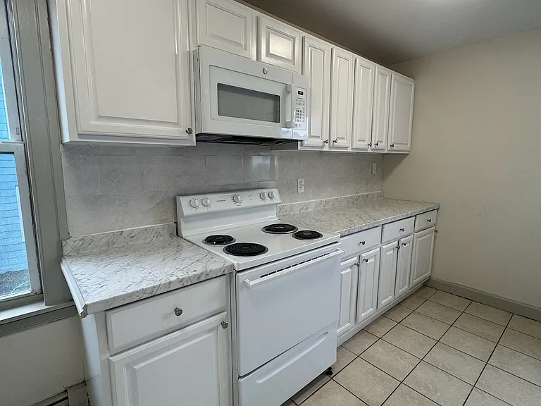 584 W Boylston St #2L — Photo 2