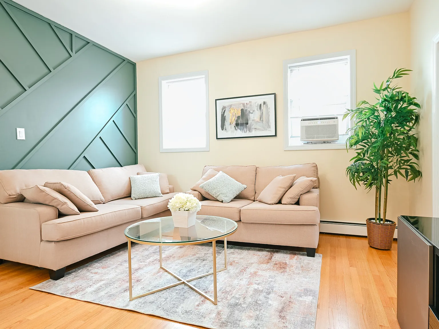 2 bed, 950 sqft, $3,500 — Photo 1