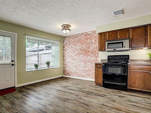 5th image of 3910 Laura Leigh Drive