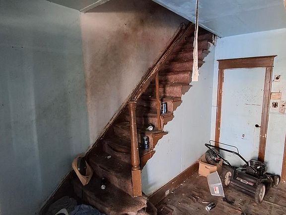 4th image of 4829 N Marshall St