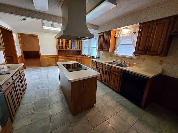 5th image of 3842 Kelly Blvd