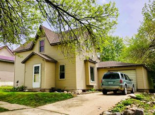 106 E 1st St, Lake Park, IA 51347
