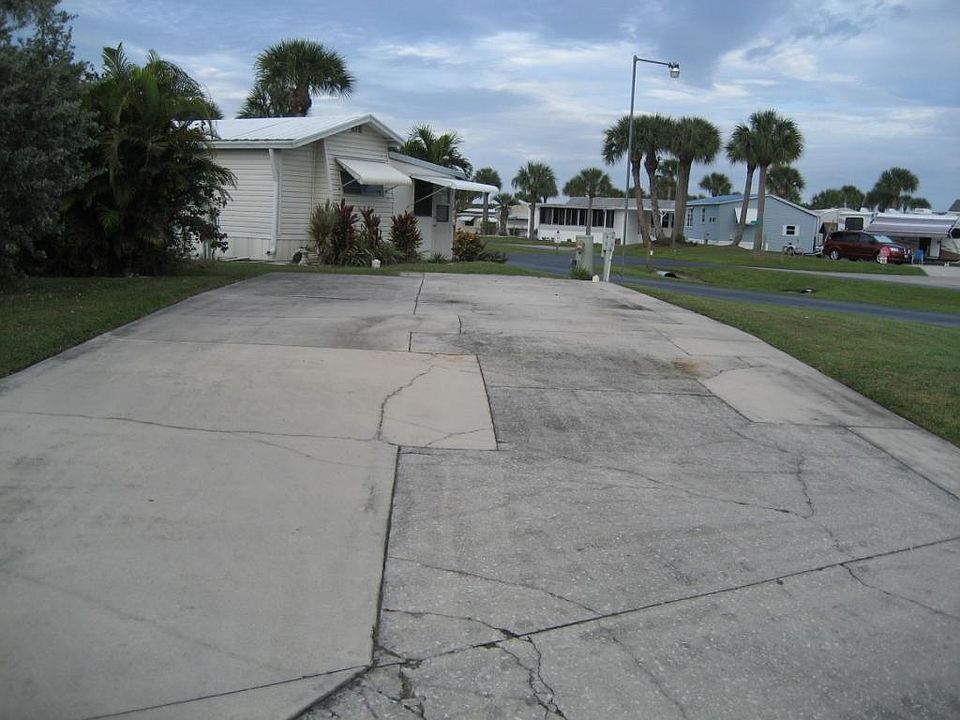 2nd image of 6591 SE 55th Ln
