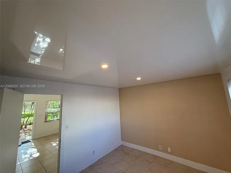 5168 NE 6th Ave #407 — Photo 25
