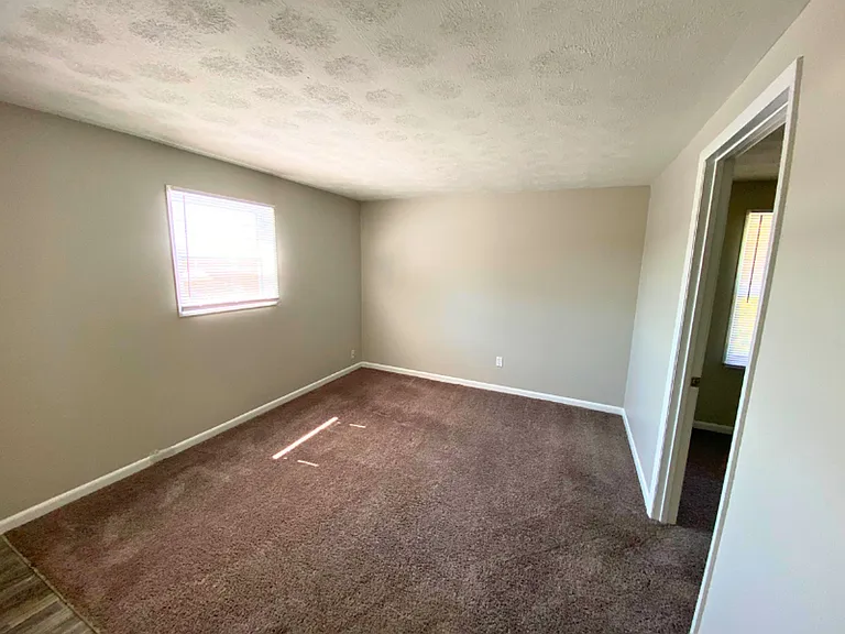 204 Courtyard Cir — Photo 95