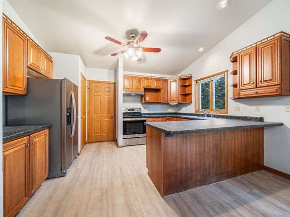 220 Mandella Ct, Neenah, WI 54956