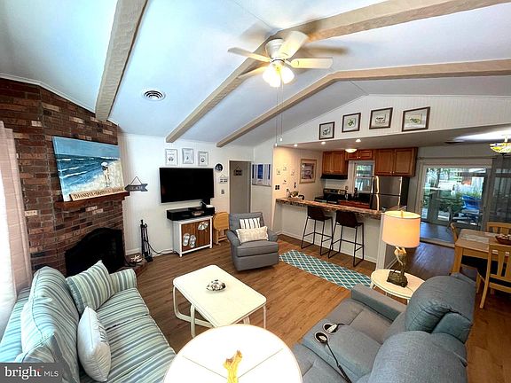 2nd image of 698 Collins Ct