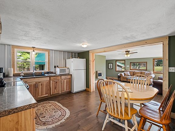 5th image of 391 Charles Dr
