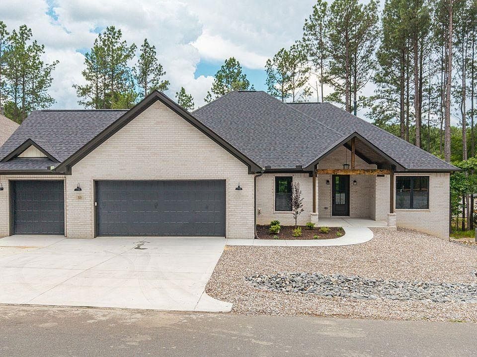 1st image of 323 Maderas Dr
