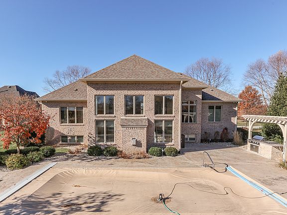 2nd image of 4853 Benthaven Dr E
