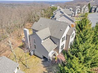 358 Juniper Ct, Tannersville, PA 18372