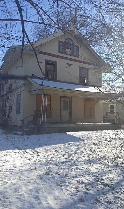 2nd image of 3641 N Dearborn St