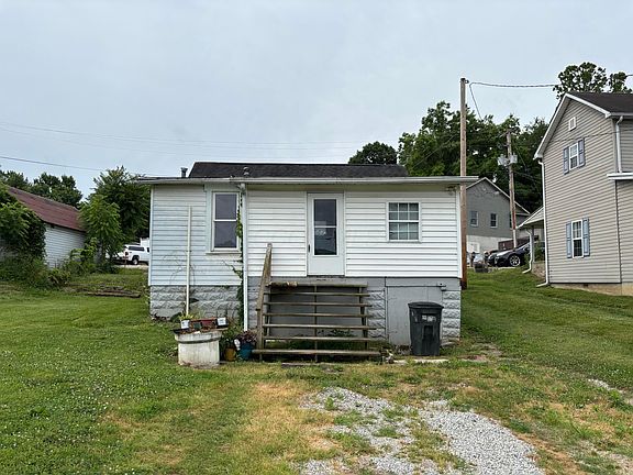 2nd image of 1368 Charles St