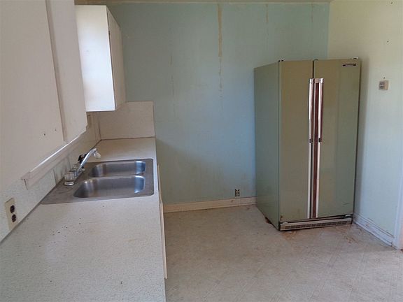 3rd image of 806 Houghton St