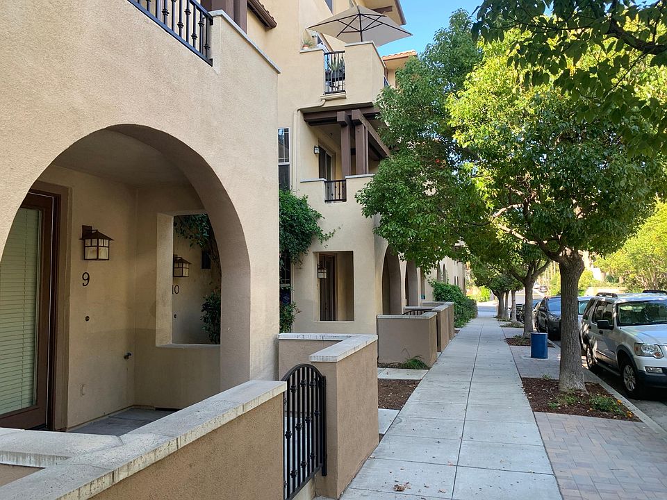 1F street view