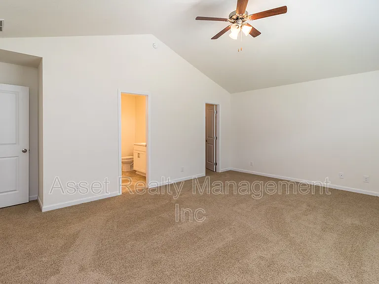 4831 Birchcrest Ln — Photo 17