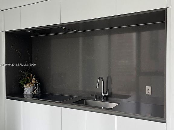 3rd image of 300 Biscayne Boulevard Way #1006