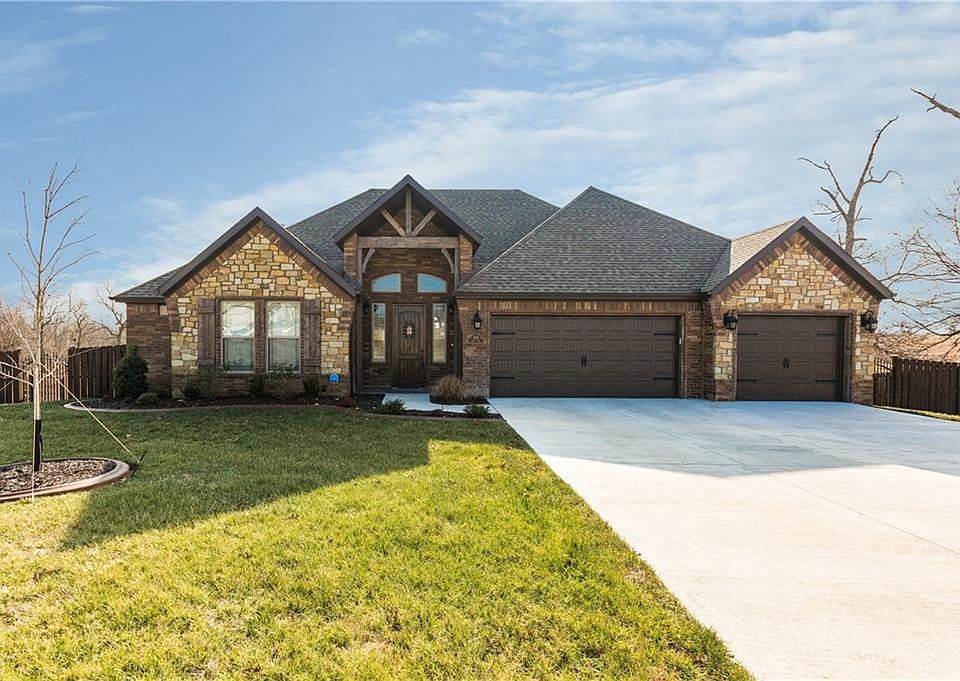 1st image of 320 Sicily Dr