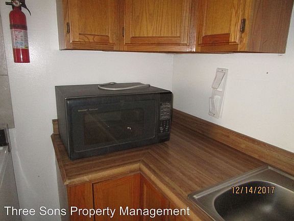 2nd image of 615 Quincy St NE