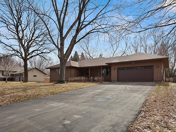 2nd image of 828 Brookwood Ln