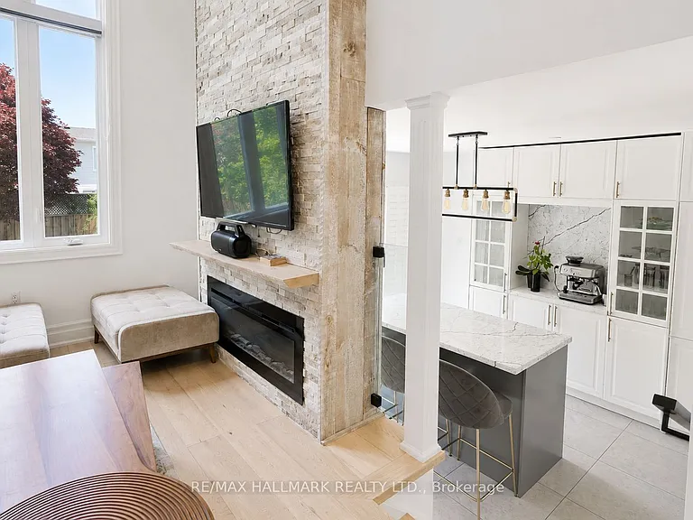 36 Kitsilano Cres — Photo 7