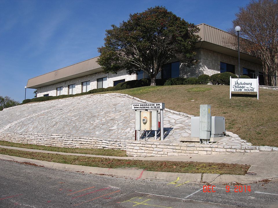 1st image of 1213 Victory Ln